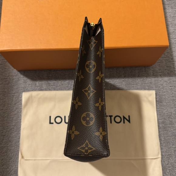 Louis Vuitton M47542 Toiletry Pouch 26 NWB - Picture 7 of 13